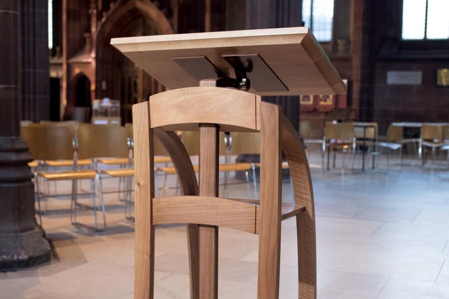 Lectern Bind The Advantages of Wooden Lecterns for Events - BlogGUS